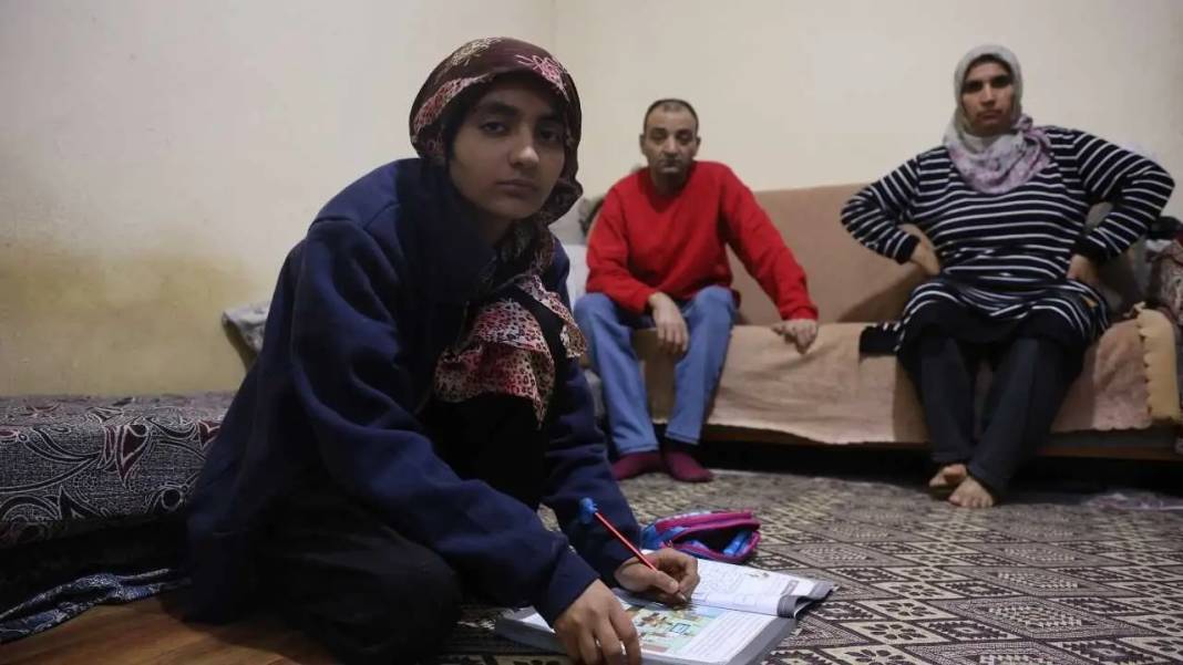 Hatay’da Tek Odalı Banyosuz Evde Yaşam Mücadelesi! 1